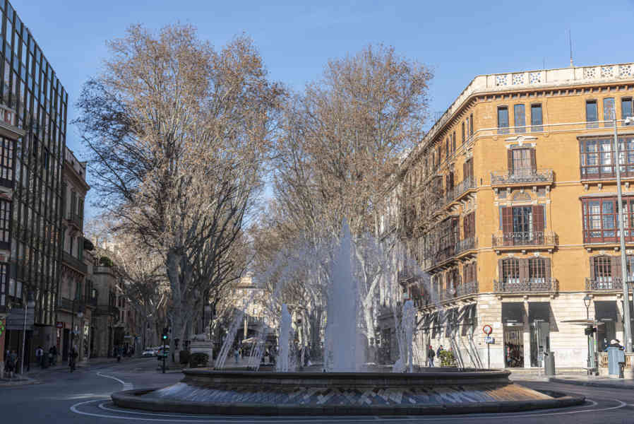 Mallorca - Palma 095 - plaza de la Reina.jpg